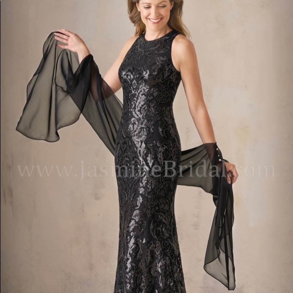 Size 4, runs large. Jade Couture dress never worn tags still attached.